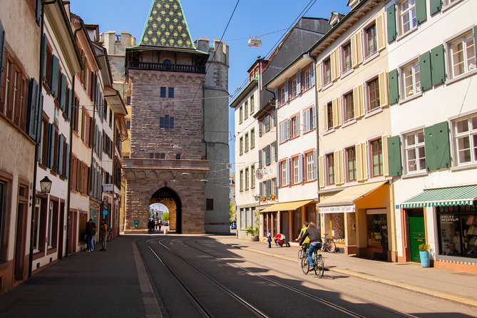 1 Hour express walk of Basel with a Local - Basel Minster and its Gothic skyline