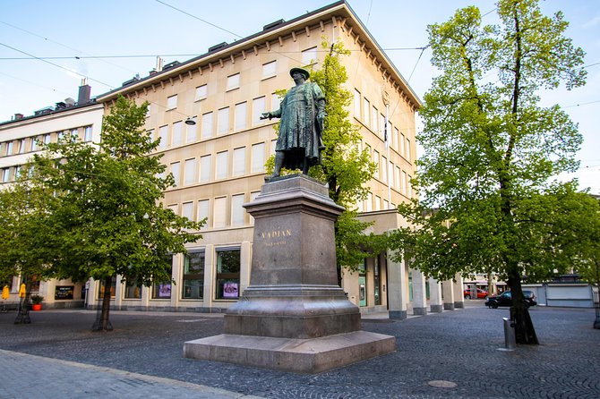 1 Hour Express Walk of St. Gallen with a Local - Starting at Bahnhofplatz 1