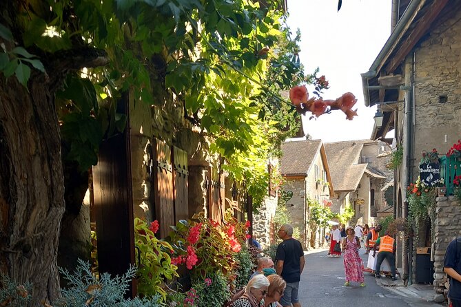 4 Hour Private Tour of the Medieval Town of Yvoire near Geneva - Timing, pickup, and cancellation details