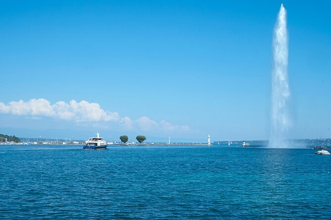 Audioguided sightseeing cruise of Geneva - Leaving Quai du Mont-Blanc and stopping at Jardin Anglais