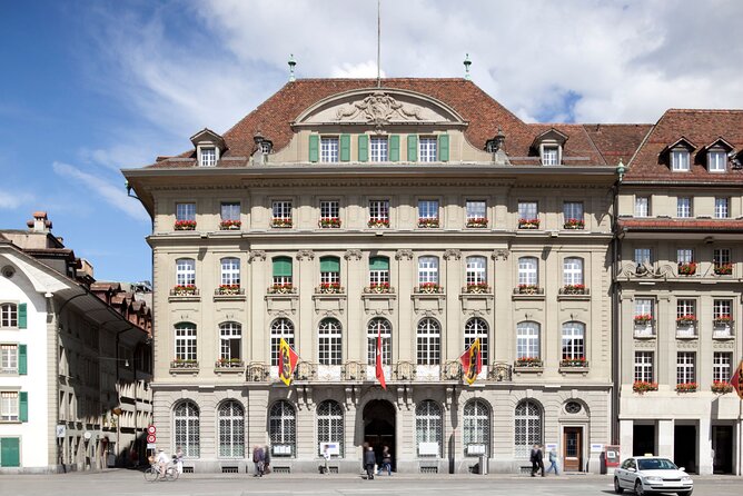 Bern : Private Walking Tour with a Local Guide (Private tour) - Booking timing and customer service cautions