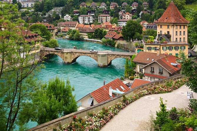 Bern Scavenger Hunt and Highlights Self Guided Audio Tour - Parliament Building and Käfigturm: Bern’s political heart
