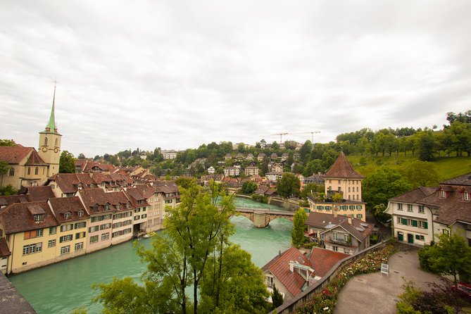 Best Intro to Bern in 2 hours with a Local - Starting at the Bundeshaus and Bundesplatz