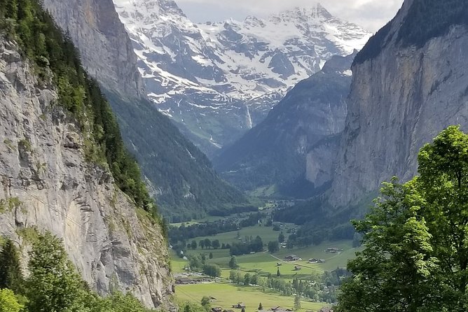 Best of Bernese Oberland Tour from Interlaken - Lake Lungern starts the day with a quiet view