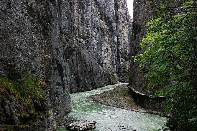 Best of Bernese Oberlands from Luzern - Brienz offers a quieter Swiss village pause