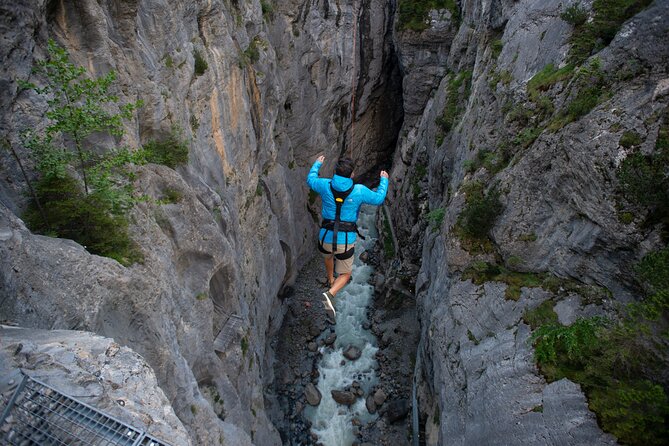 Canyon Swing with OUTDOOR - The safety briefing and harness setup