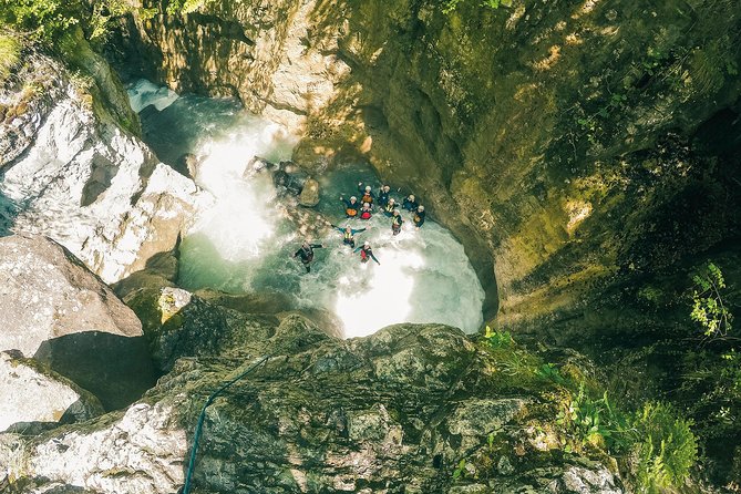 Canyoning Interlaken with OUTDOOR - The first 10-meter rappel sets the tone