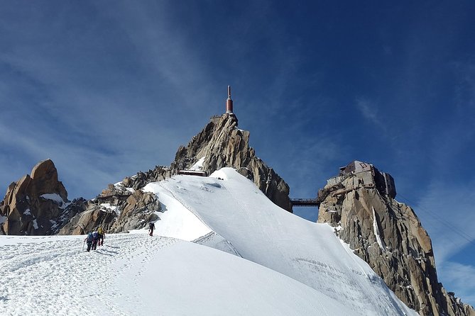 Chamonix & Mont Blanc Guided Day Trip with SkyView Panoramic bus - How the guides shape the day