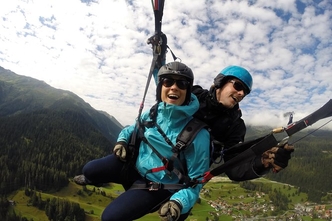 Davos Absolutely Free Flying Paragliding Tandem Flight 1'000 Meters High - Riding Jakobshorn before takeoff