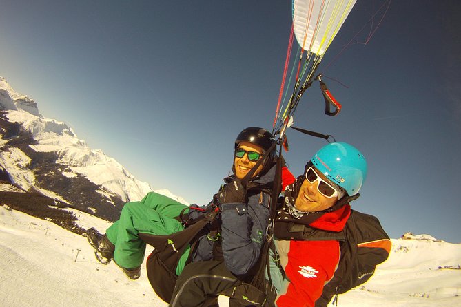Davos Absolutely Free Flying Paragliding Tandem Flight 1'000 Meters High - Landing close to the heart of Davos