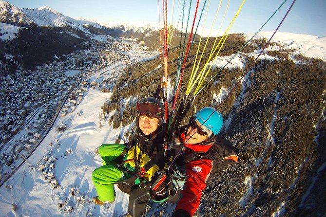 Davos Absolutely Free Flying Paragliding Tandem Flight 1'000 Meters High - The pilots and the feel of the outing