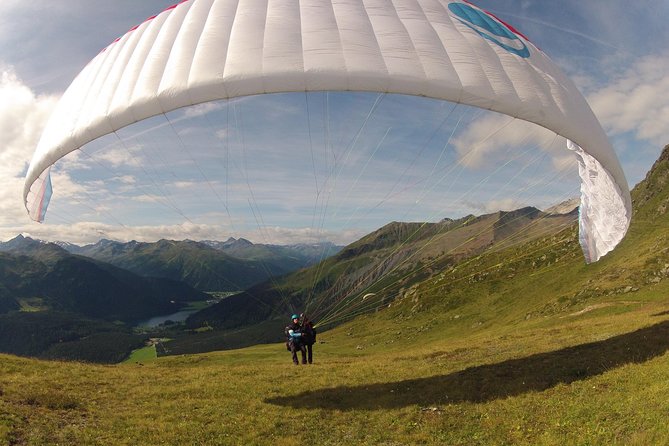 Davos Absolutely Free Flying Paragliding Tandem Flight 1'000 Meters High - Weather, clothing, and physical effort