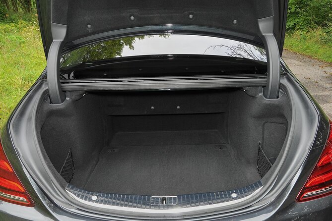 Departure by Luxury Vehicle from Basel City to Basel Airport BSL - Why the private format can be worth the cost