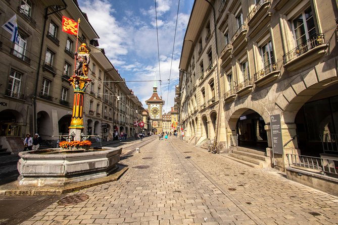 Discover Bern’s most Photogenic Spots with a Local - Starting at Loeb Corner and the Federal Palace