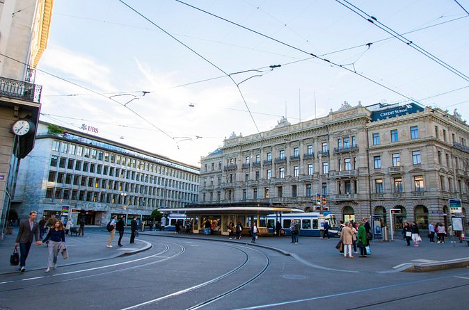 Discover the Zurich Banking Scene with a Local - Who should book this Zurich walk
