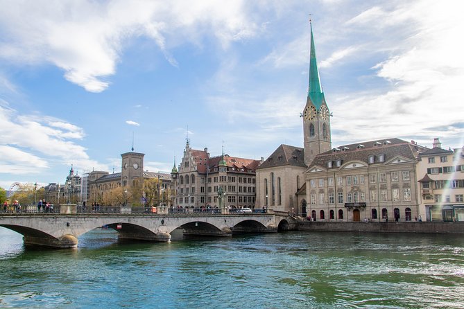 Discover Zurich’s most Photogenic Spots with a Local - Lindenhof, the best pause for history and views