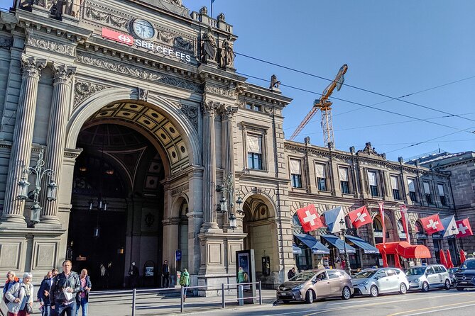 Downtown Boat, Cable Car Ride and Lindt Museum Tour with Lunch - Lindenhof, Paradeplatz, and the city’s power centers