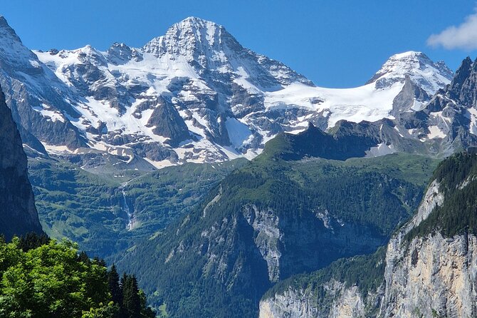 Easy countryside tour in Swiss Alps - kids friendly - Staubbachbankli Wengen and Its Animal Enclosures