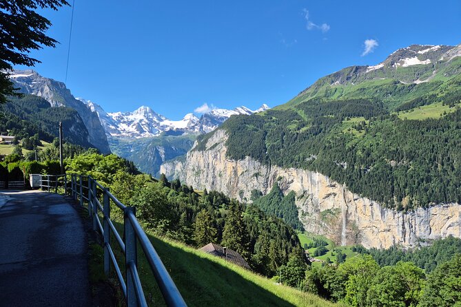 Easy countryside tour in Swiss Alps - kids friendly - Starting at Lauterbrunnen Station
