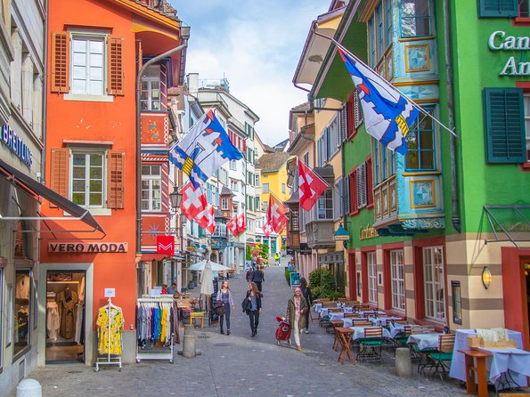 Explore Zurich in 60 minutes with a Local - Lindenhof and Zurich’s Older Layers