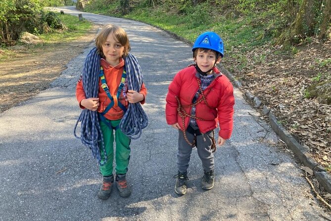 Family rock climbing near Locarno - Family teamwork is the real point