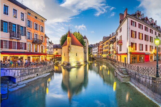 Full-Day Private Tour from Geneva to Annecy - Annecy Castle and the question of the correct château
