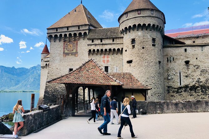 Geneva day tour to Chillon castle and Chaplin's World - The return to Geneva