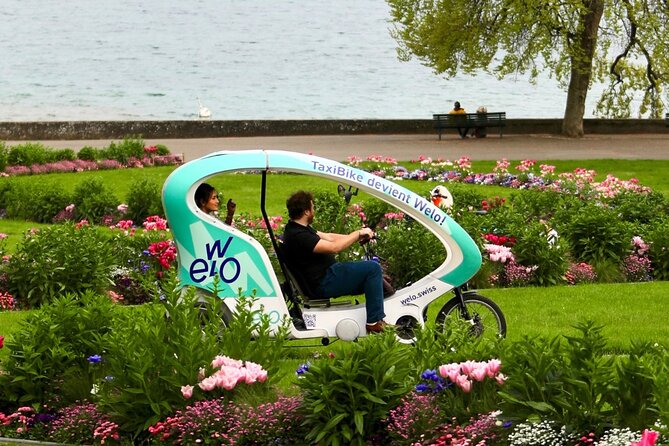 Geneva Highlights Tour by TaxiBike - Two minutes at the Flower Clock