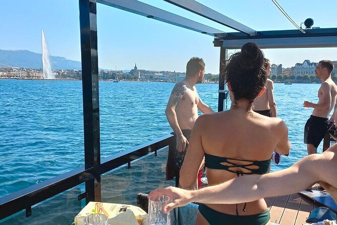 Geneva: Private Cruise on Lake Geneva with Aperitif - Leaving from Eaux-Vives and passing the Jet d’Eau