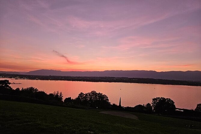 Geneva: Sightseeing of top Places Tour Electric TukTuk 1H15 tour - St. Pierre Cathedral and the View Above the City