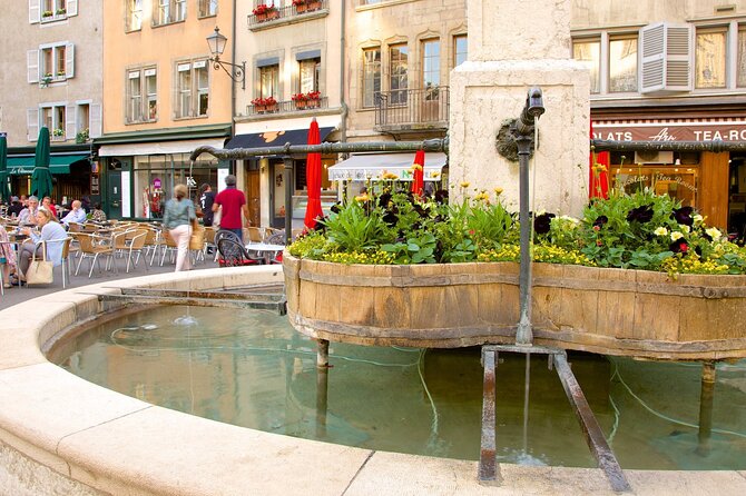 Geneva: Sightseeing of top Places Tour Electric TukTuk 1H15 tour - Cologny, Lord Byron, and the Wider View