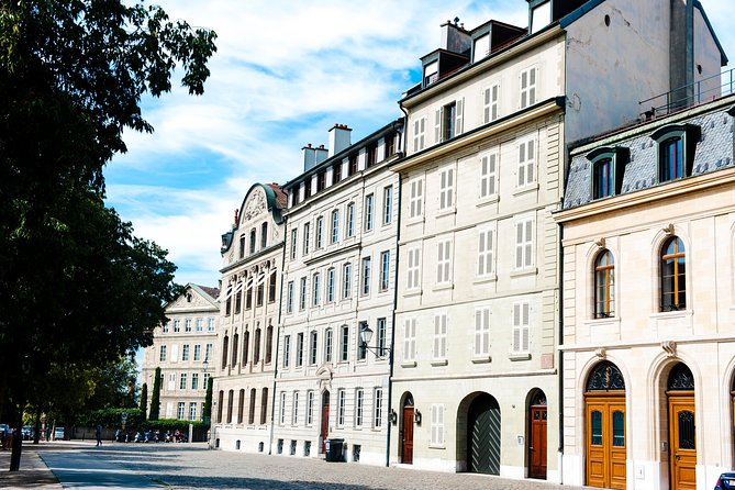 Geneva Walking Tour for your private group with an official guide - Old Town streets and Calvin College
