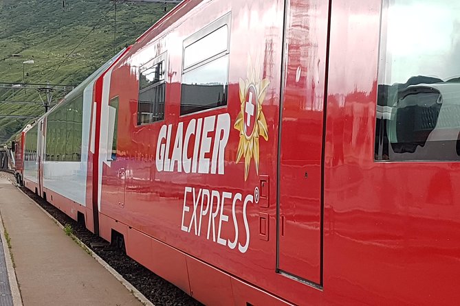 Glacier Express Panoramic Train Round Trip from Zürich With Private Guide - What the private guide adds