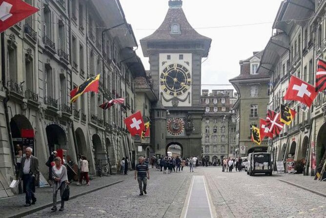 GoTo Bern Old Town Sightseeing One Way Private - On the road: a short ride with useful local advice