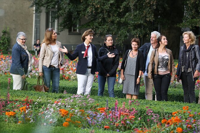 Guided tour through the old town of Chur in German - Art, architecture, and a skull-shaped torso