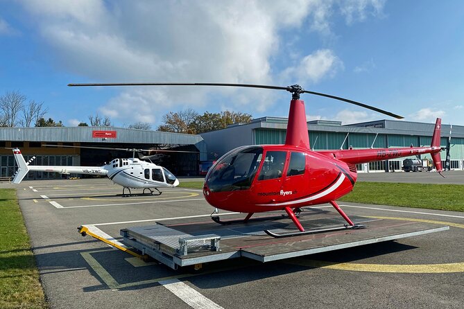 Helicopter tour to the Stockhorn mountain, with great view to the Swiss Alps - Lake Thun and the colors of glacier water