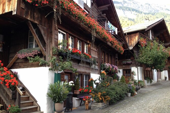 Interlaken sightseeing: Lauterbrunnen, Brienz, Interlaken - What the local guide adds