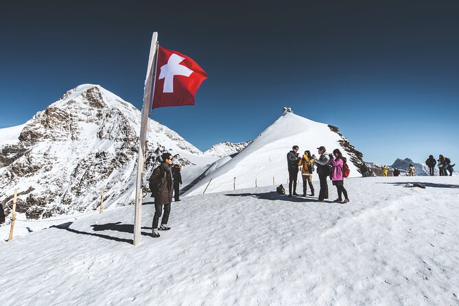 Jungfraujoch Day Trip from Lucerne with Eiger Express Gondola - The descent through Wengen and Lauterbrunnen