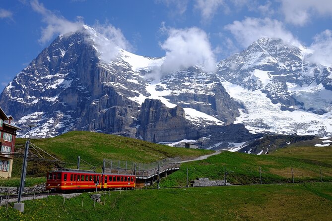 Jungfraujoch & Lauterbrunnen Alpine Tour | From Bern - An hour in Interlaken between two lakes