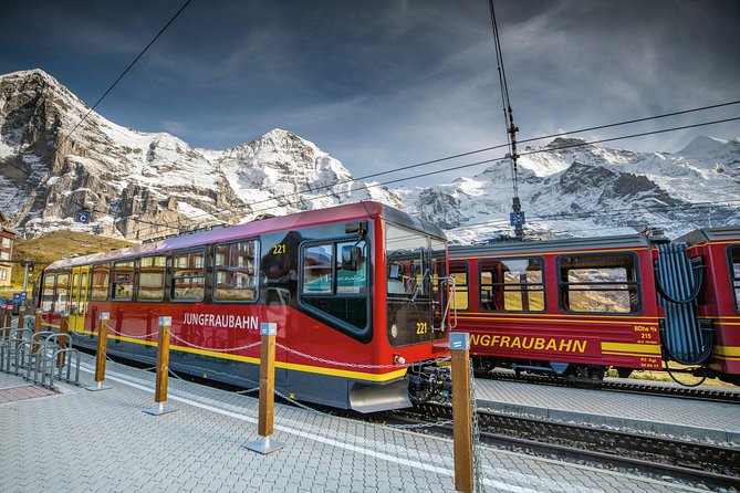 Jungfraujoch Top of Europe Day Trip from Lucerne - How the guide affects the day