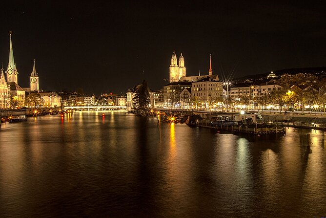 Lake Zurich mini boat tour / by night! - Why a night cruise works so well in Zurich