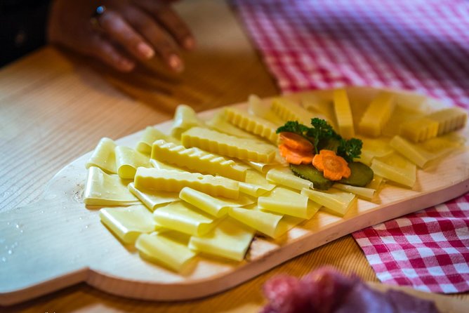 Lucerne CH Experience: Cheese, Chocolate, Chapel Bridge & Château - Five chocolates before the old town walk