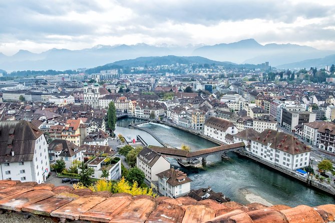 Lucerne Half-Day Small Group Walking Tour incl. Lake Cruise - A guide-led walk without headphones