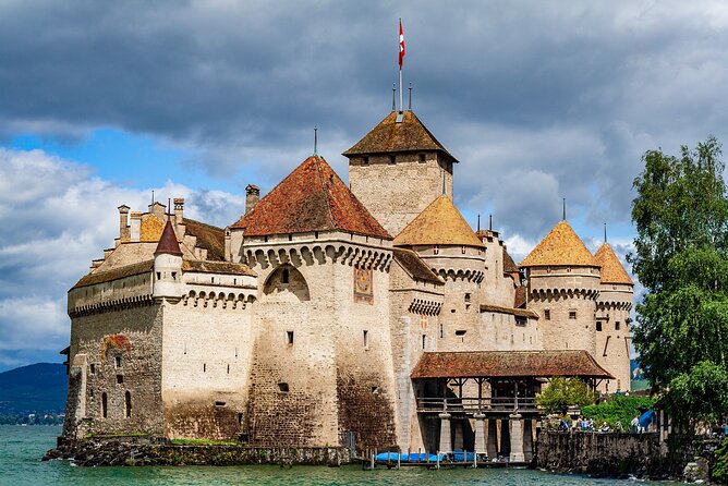 Montreux - Private Walking Tour - The Eden Palace and the night Montreux caught fire