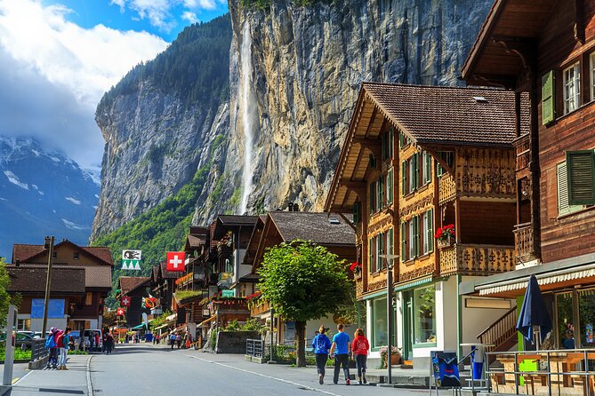 Mountain Majesty: Small Group Tour to Lauterbrunnen and Mürren - What the guides add to the day