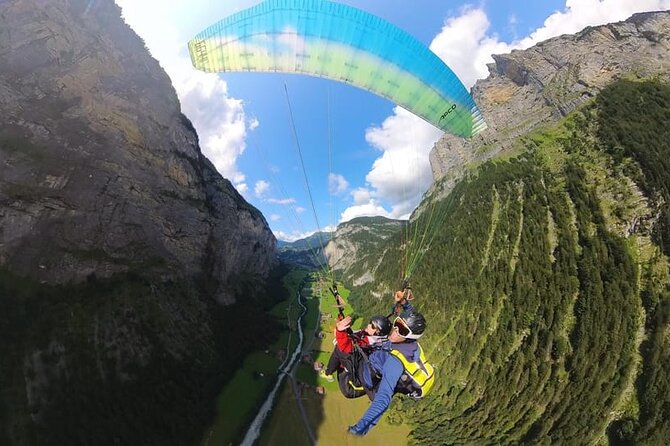 Mürren Lauterbrunnen: Paragliding Panorama Tandem Flights - Lauterbrunnen and the landing in Stechelberg