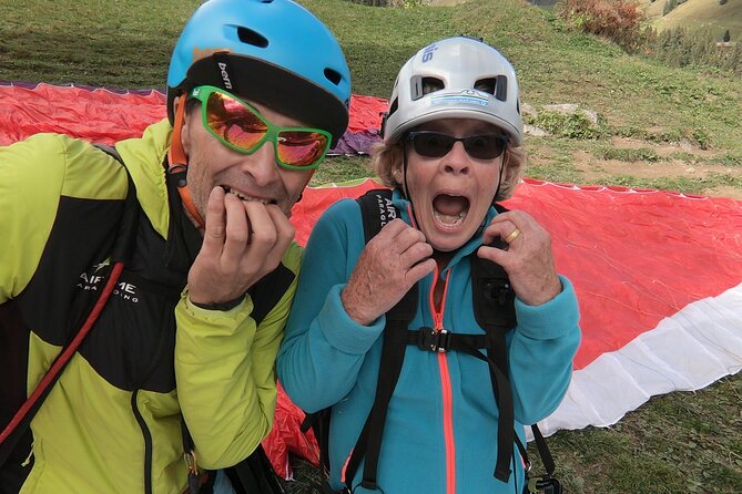 Mürren: Paragliding over the Lauterbrunnen Valley - Lauterbrunnen Valley and its 72 waterfalls