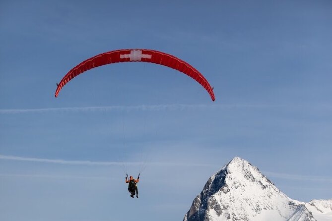 Mürren: Paragliding over the Lauterbrunnen Valley - The first quiet moments above Mürren