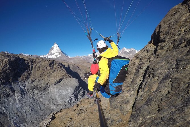 Paragliding mountain flight - Getting ready for a private tandem flight