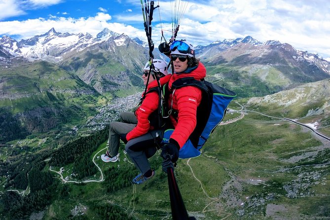 Paragliding mountain flight - Floating above Zermatt with the Matterhorn ahead